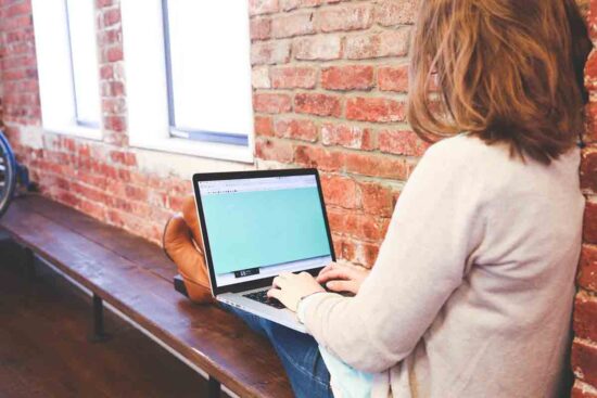 Staying Connected on the Move: Business Communication While Traveling in 2025