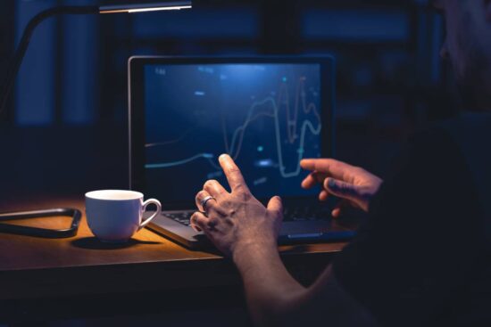 Key Benefits of Working with an Experienced IB Broker